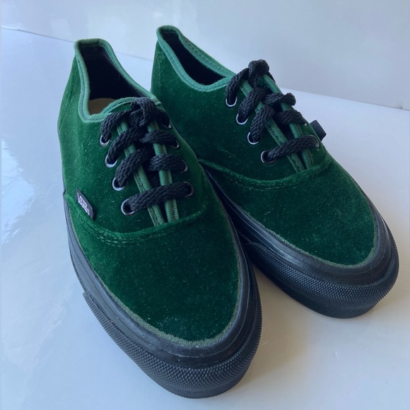 Vans Shoes - Vintage Vans Green Velvet Lace Shoe Sz 5.5